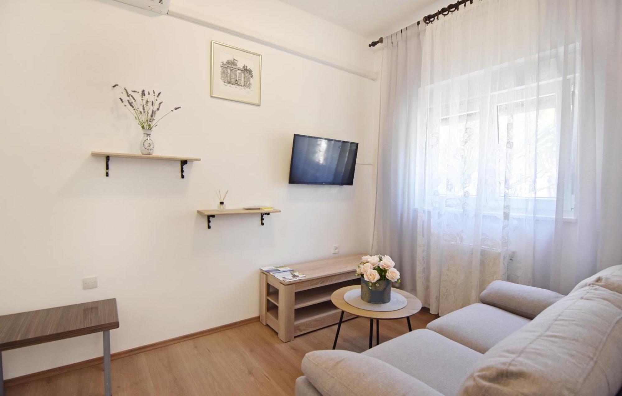 Apartment With A Parking Space - 21359 Umag